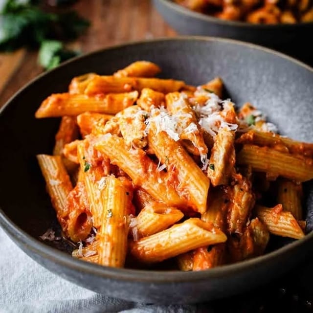 VODKA PENNE W/ CHICKEN.