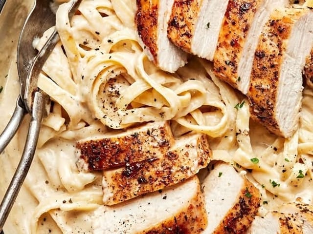 FETTUCINE ALFREDO W/ CHICKEN..